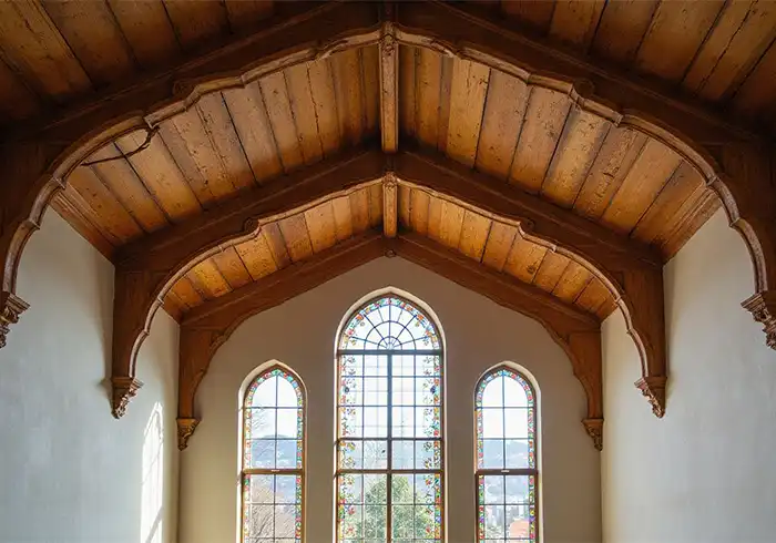 Elevate Your Space Mastering How to Decorate Cathedral Ceiling Walls for Spectacular Interiors