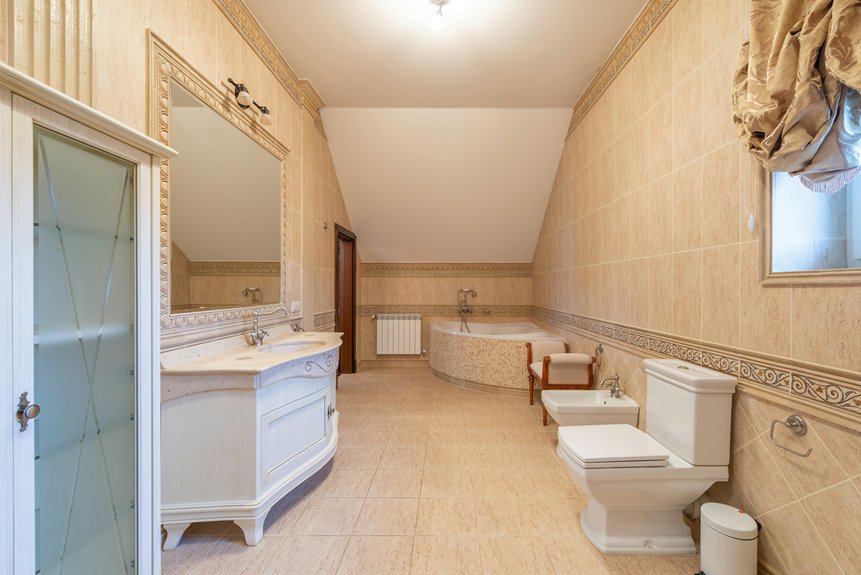 mold removal on bathroom ceiling